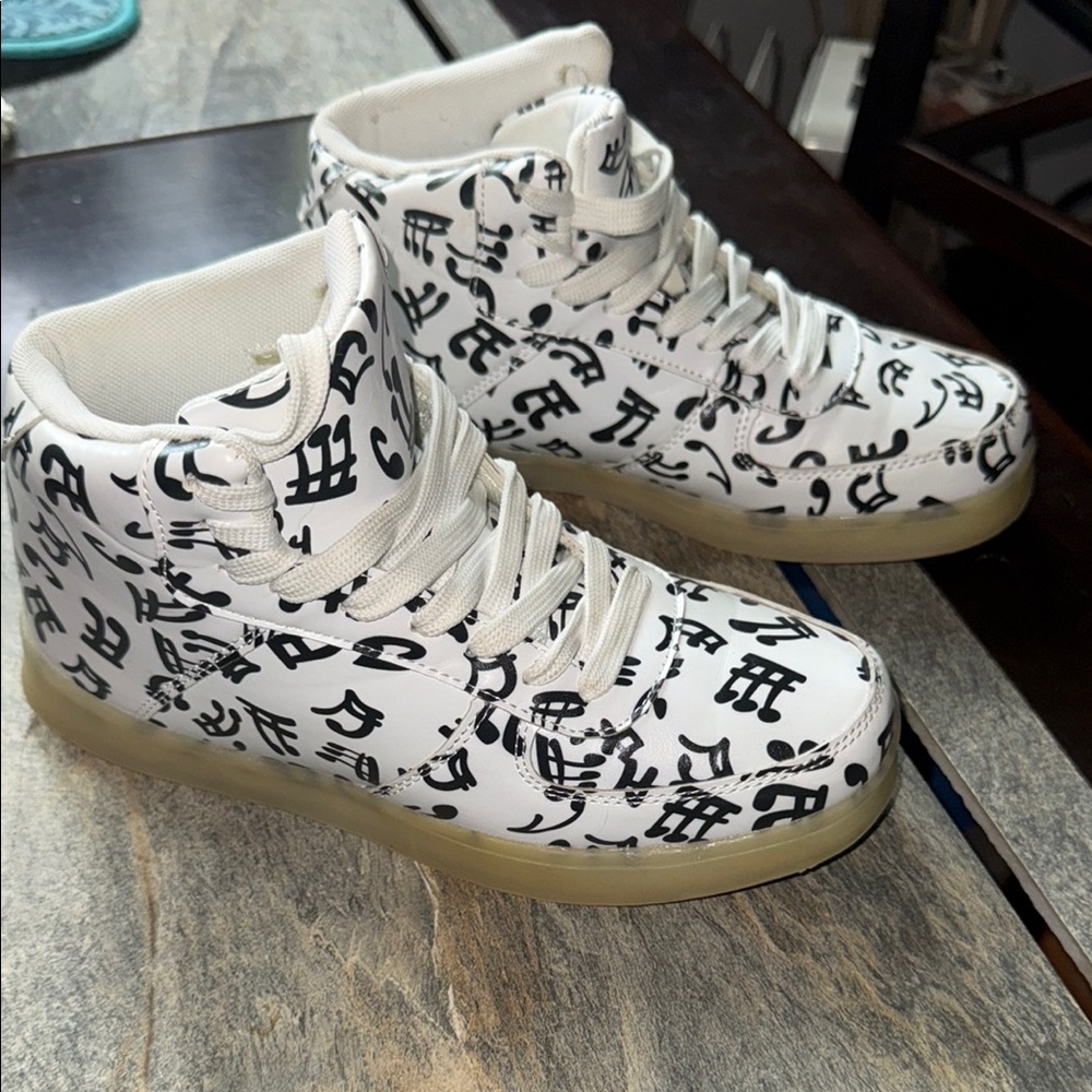 Road star size 38 music note sneaker White and Black Patterned High-Top Sneakers